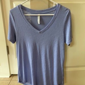 Athleta Breezy scoop v-tee